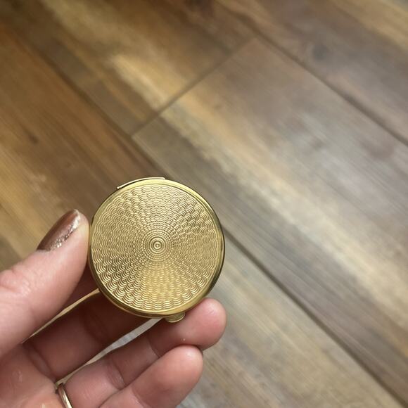 Majestic Face Powder Compact 1940s Round Signed Puff USA Brass Engine Turned - Picture 1 of 7
